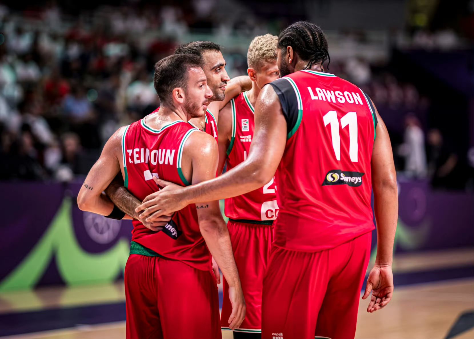 乐动体育-激烈对抗中取得关键得分，球队领先优势明显