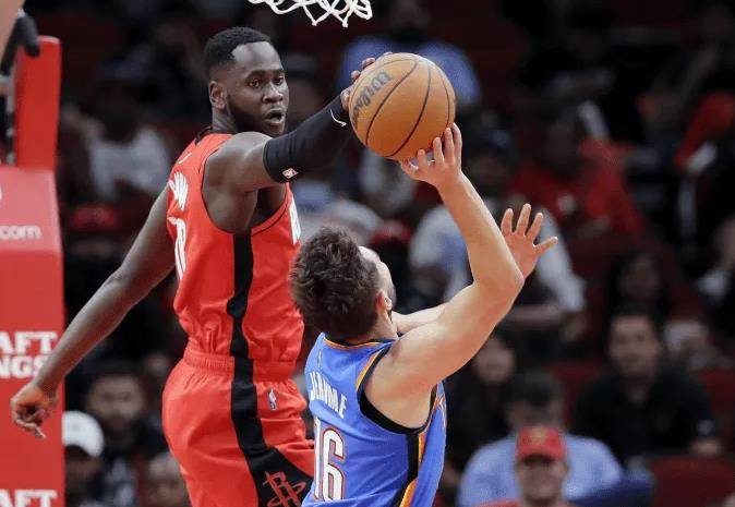 乐动体育-关于国内篮球职业联赛峰回路转，球员战绩状况迎刃而解的信息